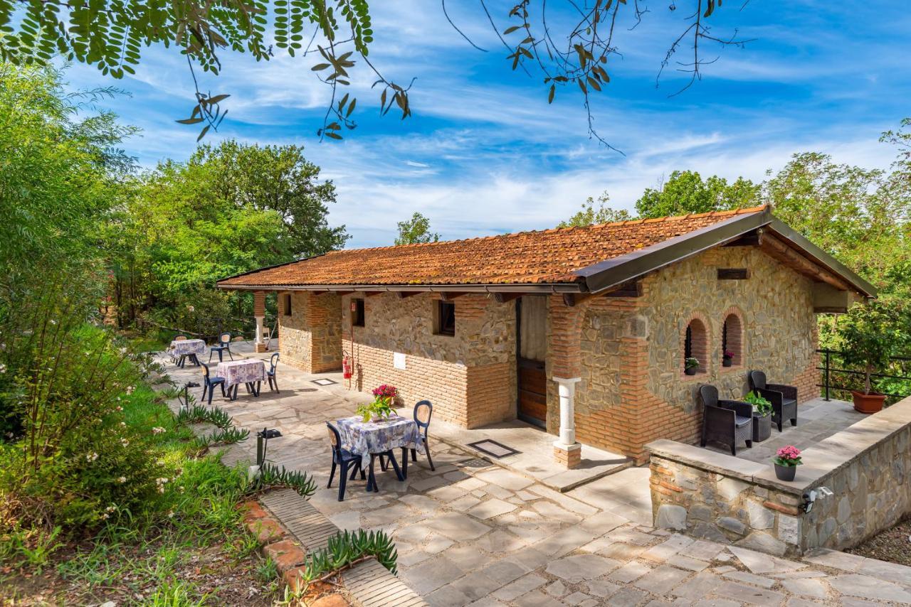 Ippotur Medieval Resort Castelnuovo di Magra Exterior foto